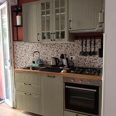 Apartment/studio Il Girasole شقة